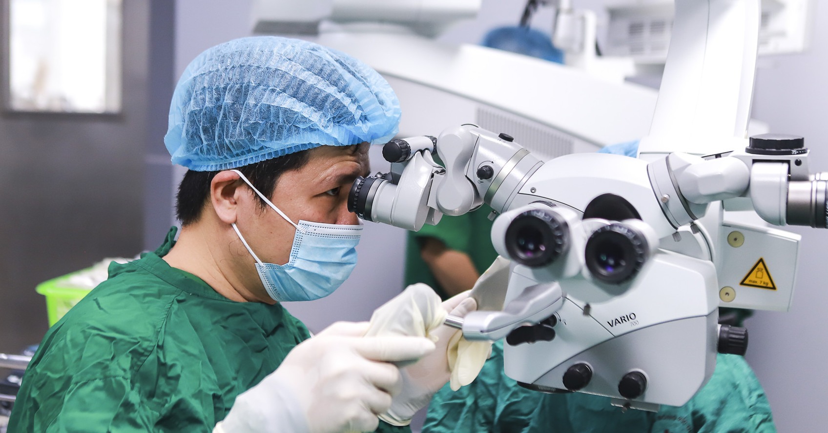 Tiến hành kiểm tra tình trạng da, tư vấn kỹ lưỡng các phương pháp phù hợp