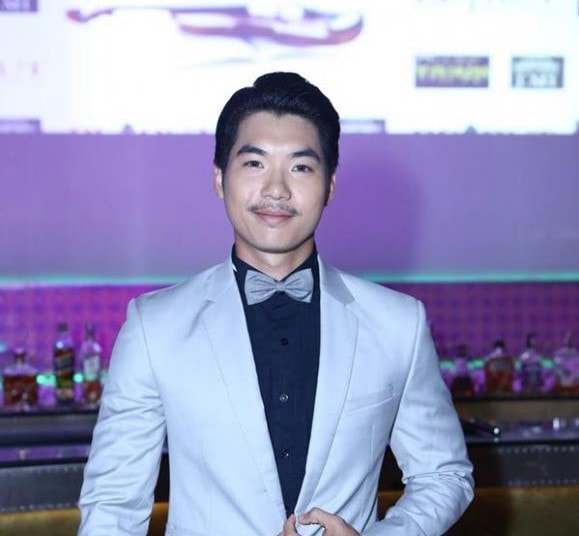 Mặt già trước tuổi nam giới