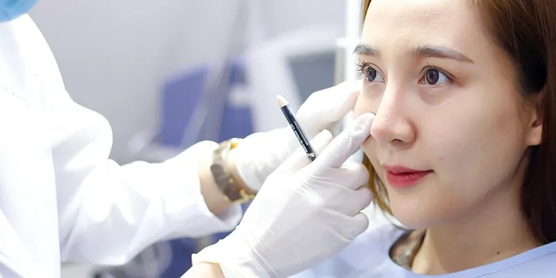 Phẫu thuật bóc mỡ mắt nội soi an toàn, không để lại sẹo