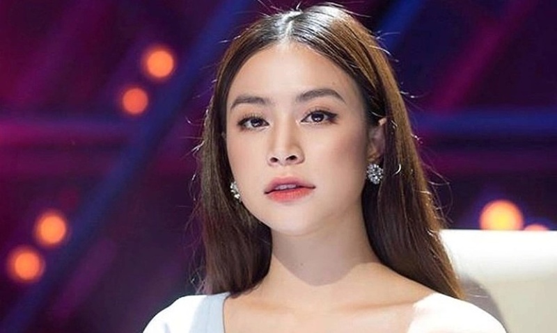 Chân mày hình cánh cung ca sĩ Hoàng Thùy Linh giúp cô có nhiều thay đổi vận số