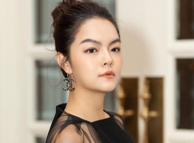 Chân mày cánh cung được xem là dáng mày tốt theo phong thủy