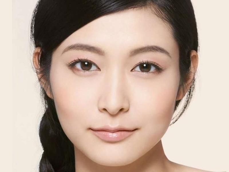 Tướng chân mày kiếm có phần mảnh cong tự nhiên cho gương mặt thanh tú 